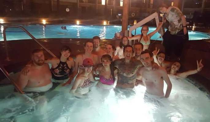 37207851_10155685621270308_5208855496714354688_n